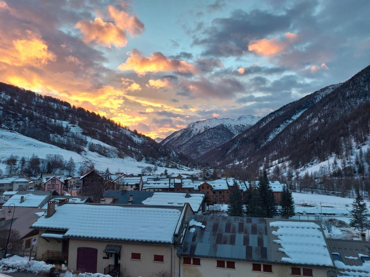 Le Studio Du Queyras Avec Vue Sur La Montagne Abriès Buitenkant foto